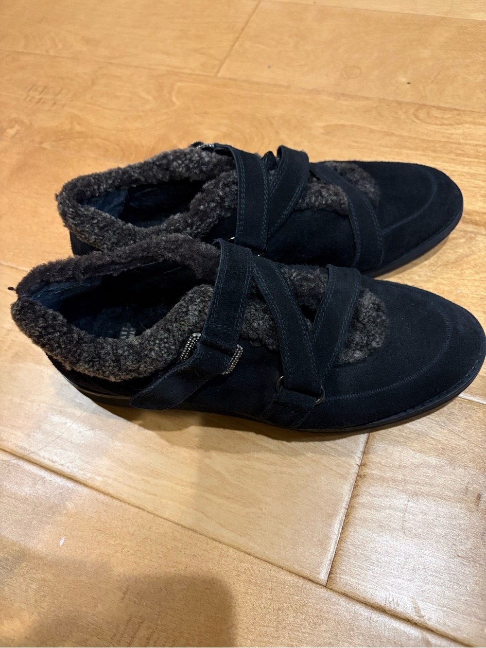 Stuart Weitzman black suede shearling-lined sneakers shoes  black sz 8